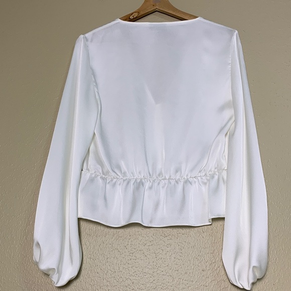 Topshop Women’s Button Cropped Long Sleeve Peplum Blouse Ivory Satin Size US‎ 6 - Picture 5 of 8